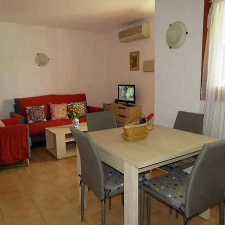 Oasis Park Apartment *